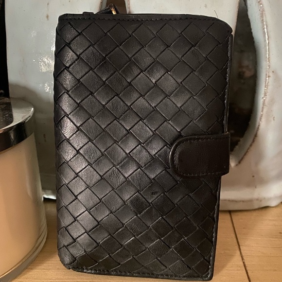 Bottega Veneta black woven wallet - Picture 9 of 10